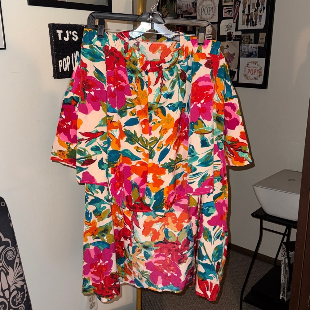 2 Piece Vibrant Floral Kimono/ Shorts - Picture 5 of 6